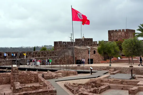 Silves şatosu moorish stili ayrıca 18 Eylül 2024 Silves Portugal şehir müzesidir.