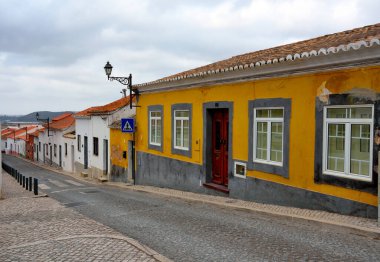 Silves Algarve Portekiz 'in eski kasabasındaki karakteristik tarihi evler