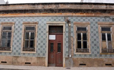 tipik evler kiremitlerle (azulejos) süslenmiş silve algarve Portekiz gümüşleriyle