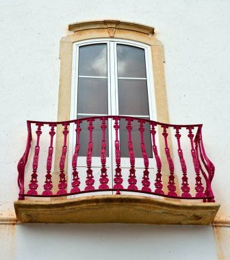 Alte Algarve Portekiz 'in eski kasabasının karakteristik penceresi