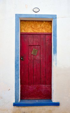 Alte Algarve Portekiz 'in eski kasabasında karakteristik kapılar