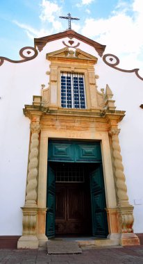 Yani Bartolomeu de Messines Kilisesi, ya da Messines Kilisesi Portekiz 'i altüst eder.