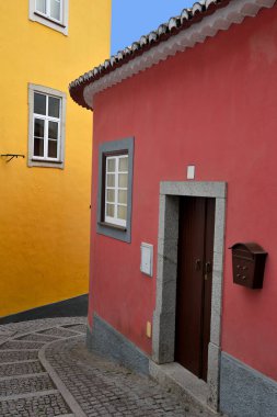 Monchique Algarve Portekiz 'in eski kasabasında pitoresk evler