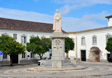 Faro, Algarve, Portekiz 'deki Francisco Gomes de Avelar anıtı