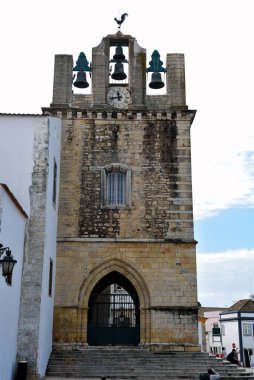 14. yüzyılda kutsanmış olan Santa Maria katedralinin çan kulesi 1251 yılında Gotik tarzda inşaata başladı.