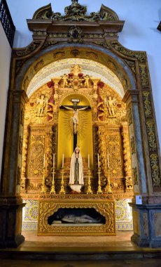 14. yüzyılda kutsanmış olan Santa Maria Katedrali 'nin içindeki kemik şapelinin inşaatı 21 Eylül 2024 tarihinde Gotik tarzda 1251 yılında başladı.