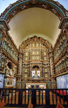 14. yüzyılda kutsanmış olan Santa Maria Katedrali 'nin içinde 21 Eylül 2024 tarihinde Gotik stil 1251' de başladı.