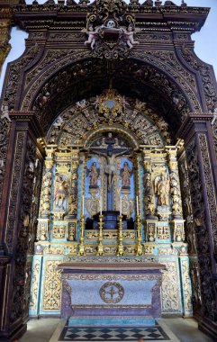 14. yüzyılda kutsanmış olan Santa Maria Katedrali 'nin içinde 21 Eylül 2024 tarihinde Gotik stil 1251' de başladı.