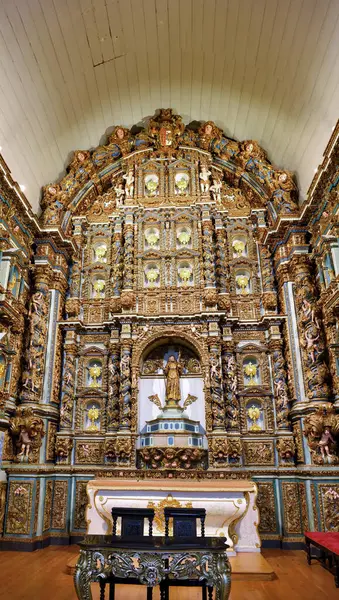 14. yüzyılda kutsanmış olan Santa Maria Katedrali 'nin içinde 21 Eylül 2024 tarihinde Gotik stil 1251' de başladı.