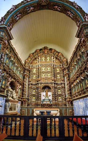 14. yüzyılda kutsanmış olan Santa Maria Katedrali 'nin içinde 21 Eylül 2024 tarihinde Gotik stil 1251' de başladı.