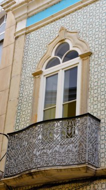 Faro algarve Portekiz 'deki tarihi binaların karakteristik pencereleri