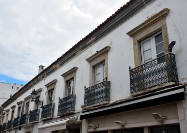 Faro algarve Portekiz 'deki tarihi binaların karakteristik pencereleri