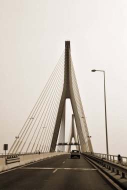 Guadiana Nehri üzerindeki asma köprü, Algarve Portekiz. Bu köprü İspanya sınırında yer alır.
