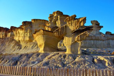 Çöl manzarası, kaya mantarları İspanya 'nın Murcia bölgesinin doğal bir anıtı olarak kabul edilir.