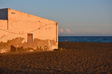 Bolnuevo Murcia İspanya 'da gün batımı kumsalı