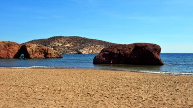 İspanya 'nın başkenti Mazarrn' da bulunan sahil, İspanya 'nın güneydoğusunda yer alan Murcia bölgesinde bulunan güzel altın kum ve kristal berraklığında suyla karakterize edilmiştir.