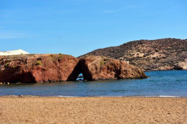 İspanya 'nın başkenti Mazarrn' da bulunan sahil, İspanya 'nın güneydoğusunda yer alan Murcia bölgesinde bulunan güzel altın kum ve kristal berraklığında suyla karakterize edilmiştir.