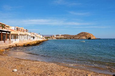 İspanya 'nın başkenti Mazarrn' da bulunan sahil, İspanya 'nın güneydoğusunda yer alan Murcia bölgesinde bulunan güzel altın kum ve kristal berraklığında suyla karakterize edilmiştir.