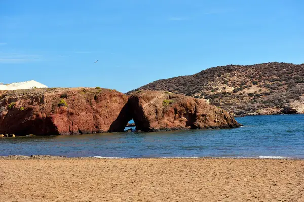 İspanya 'nın başkenti Mazarrn' da bulunan sahil, İspanya 'nın güneydoğusunda yer alan Murcia bölgesinde bulunan güzel altın kum ve kristal berraklığında suyla karakterize edilmiştir.