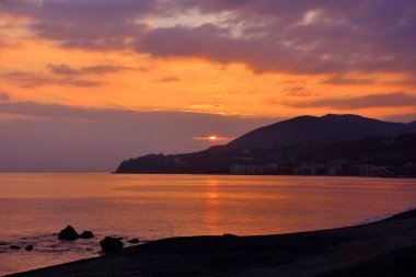 Cogoleto Liguria İtalya sahilinde gün batımı