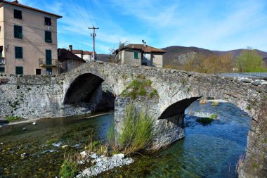 Romanesk Köprüsü veya Paganini Köprüsü Voltaggio Alessandria Piedmont İtalya