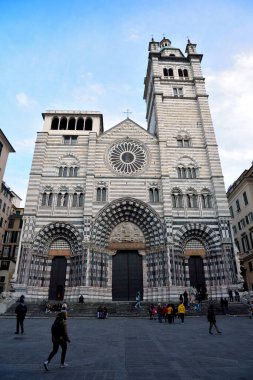 San Lorenzo katedralinin meydanındaki turistler 23 Mart 2025 Cenova İtalya