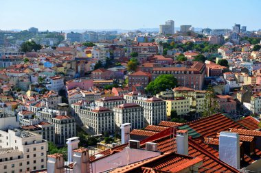 Şehrin panoramik manzarası So Jorge Mayıs 2025 Lizbon Portekiz kalesinden görüldü. 