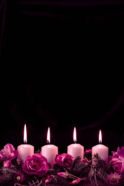 Fourth Burning Advent Candle Decorated Rose Flower Pink Advent Wreath — Stock Photo, Image