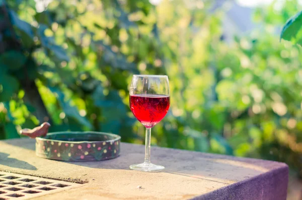 Vinho Tinto Vidro Sobre Mesa — Fotografia de Stock