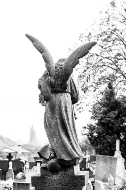 Mezarlıkta büyük bir statü