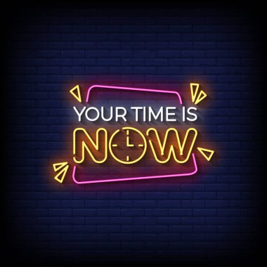 Şimdi zamanı. Duvarın arkasında neon levha, neon pankart..