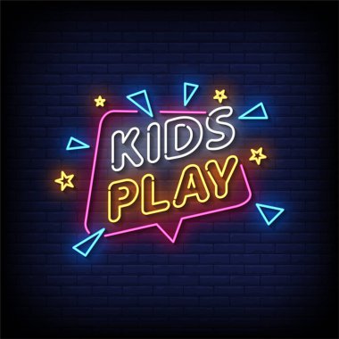 Çocuklar neon ışığı oynuyorlar.