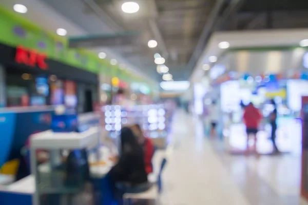 Alışveriş Merkezinde Yürüyen Insanların Bulanık Görüntü — Stok fotoğraf