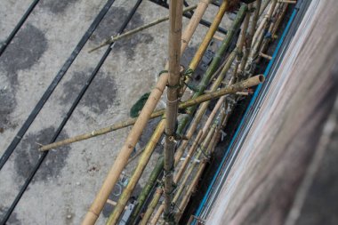 Tayland 'da yenileme projesi için Bambu iskelesi tekniği