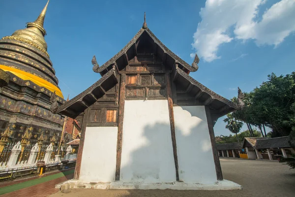 万福寺是泰国兰榜省的一座庙宇 — 图库照片