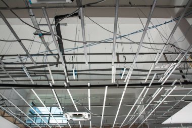 Bölgede askıya alınmış tavan yapısı