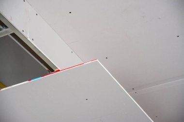 alçı tahta tavan evin inşaat sahasında