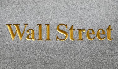 Duvarda yakın plan Wall Street tabelası