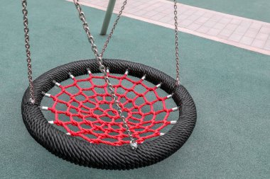 Parça renginde salıncak yazın açık havada çocuk parkında