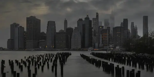Panoramik Manzara New York Şehri Manhattan Geceleri Gökdelenlerle Gökyüzü Telifsiz Stok Imajlar