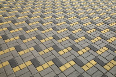 soyut ritmik desenli seramik yol