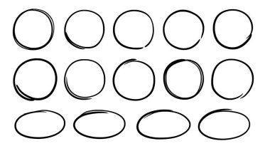 Elle çizilmiş oval set. El çizimi kalem, kalem darbesi, oval çerçeve. Metin vurgusu için yuvarlak çerçeve karala. Grunge kazı stili set. Vektör illüstrasyonu