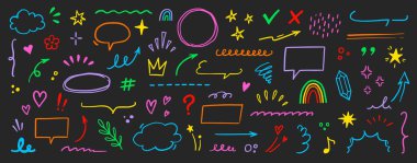 Sevimli satır ögesi simgesi seti. El çizimi kalp, yıldız, bulut fırçası rengarenk çizgi film stili. Çocuk tasarımı için komik bir karalama, ok, kalp, çiçek amblemi süslemesi. Vektör illüstrasyonu