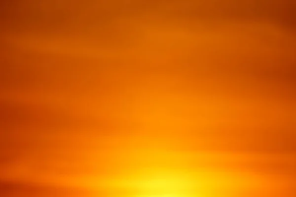ぼかしの焦点アブストラクト日没空赤空オレンジ屋外夏の自然 — ストック写真