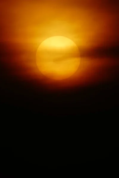 Foco Borrão Céu Sol Céu Laranja Nuvem Laranja Livre Verão — Fotografia de Stock
