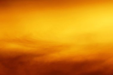 Bulanık odaklı, gökyüzü turuncu gökyüzü turuncu bulutlar açık hava yaz doğa duvar pedikürü dokusu ve arka plan 