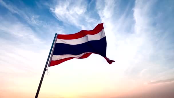 Thajská Národní Vlajka Vlající Větru Dramatické Pozadí Oblohy — Stock video