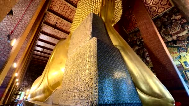 Zavřít Starobylou Tvář Ležící Buddhy Zlaté Sochy Tvář Wat Pho — Stock video