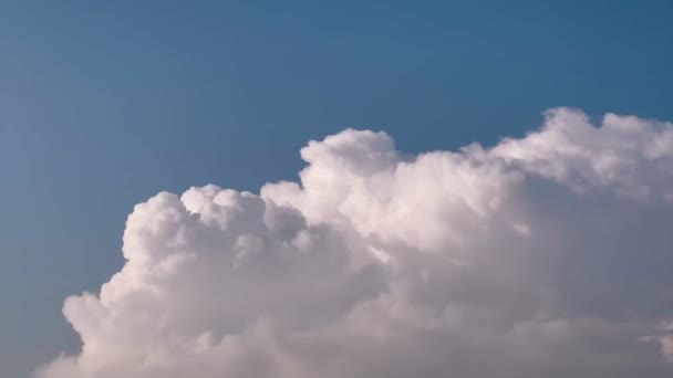 Time Lapse白い雲 青い空の背景 — ストック動画