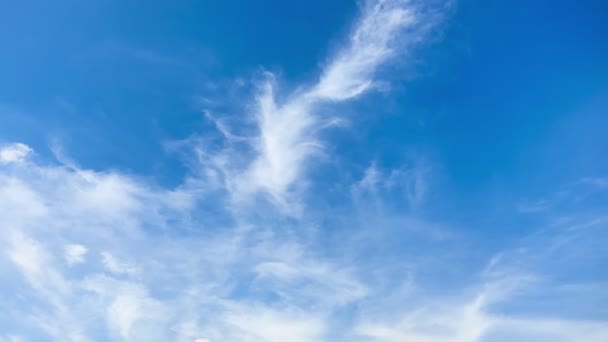 4Kホワイトクラウド 青い空の背景 — ストック動画